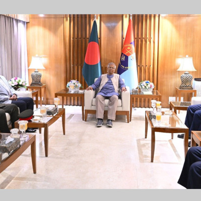 প্রধান উপদেষ্টার সঙ্গে তিন বাহিনীর প্রধানদের সাক্ষাৎ
