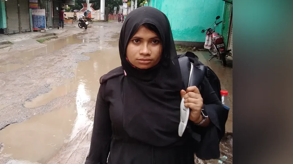 বাবাকে খুঁজে পেতে নড়াইলের তরুণী পাবনায়