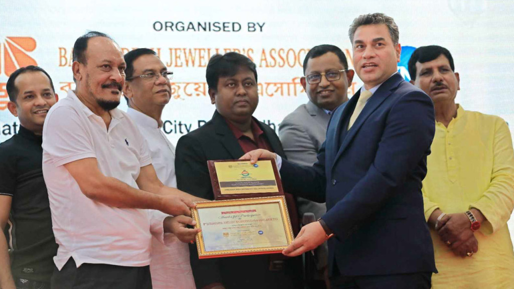 ইসরায়েলে ড্রোন-ক্ষেপণাস্ত্র হামলা চালাল হিজবুল্লাহ, ১৪ সেনা আহত