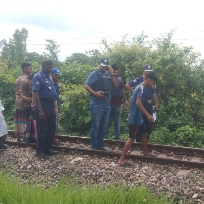 নড়াইলের ব্রাহ্মণডাঙ্গায় ঐতিহ্যবাহী ঘোড়াদৌড় দেখতে মানুষের ঢল