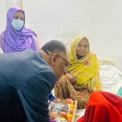 সেই শিশু মোহনাকে দেখতে হাসপাতালে বিমান উপদেষ্টা