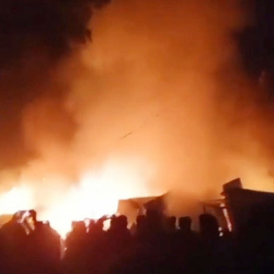 তেলের ট্রাকে বিস্ফোরণ : পুড়ল ৪শ ব্যারেল তেল, ৮ দোকান