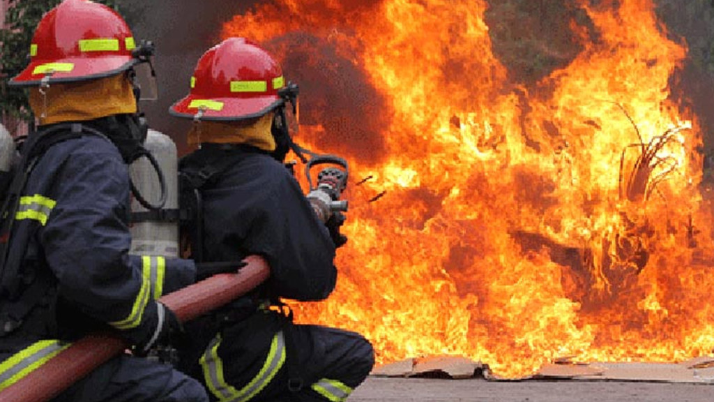 মহাখালীতে আবাসিক ভবনের আগুন নিয়ন্ত্রণে