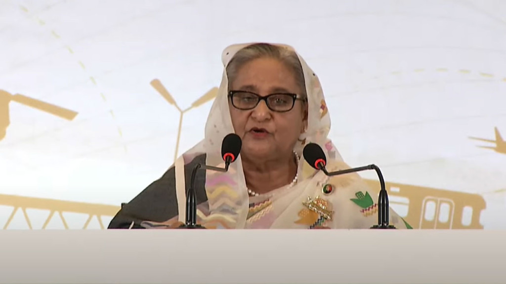 আওয়ামী লীগের ইশতেহার ঘোষণা করছেন শেখ হাসিনা