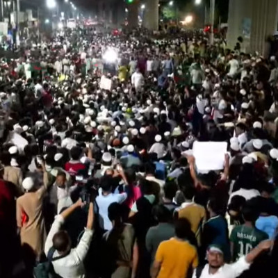 শাহবাগ ছেড়ে আন্দোলনকারীরা এবার ইন্টারকন্টিনেন্টাল মোড়ে