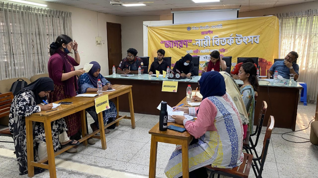 "জাগরণ" নারী বিতর্ক উৎসবে চ্যাম্পিয়ন মেঘের প্রলয়