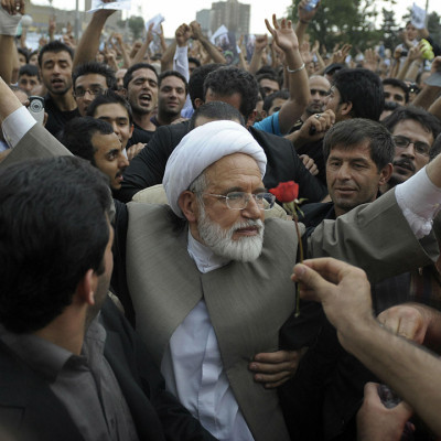 ১৪ বছর পর গৃহবন্দি দশা থেকে মুক্তি পাচ্ছেন ইরানের বিরোধী নেতা