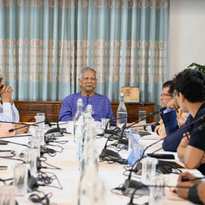 মার্কিন শুল্ক ইস্যু নিয়ে জরুরি বৈঠকে প্রধান উপদেষ্টা