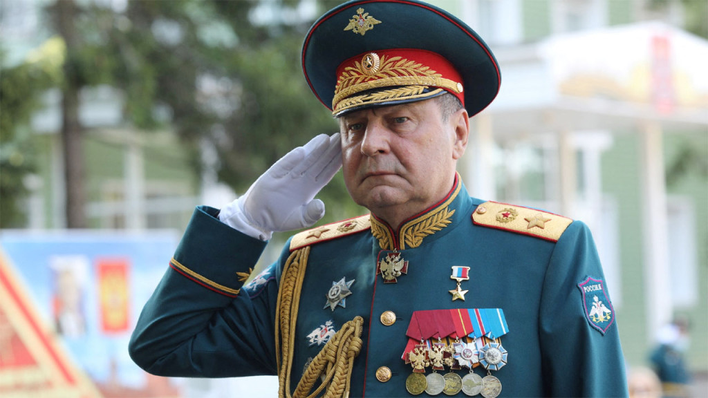 সৃজিতের বাড়ি যেন আস্ত একটা চিড়িয়াখানা, সাপ দেখতে নায়িকাদের ঢল