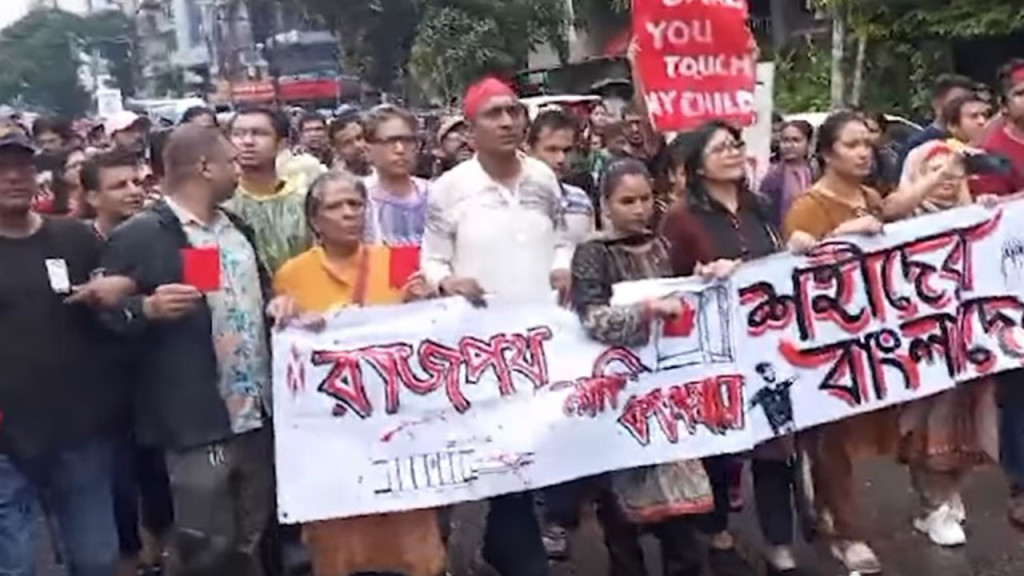 ছাত্রদের পক্ষে শিল্পীদের ব্যতিক্রমী প্রতিবাদ