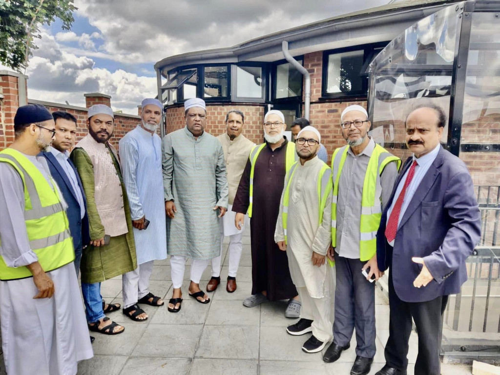 নিউবারিপার্ক মসজিদে সিলেট সিটি মেয়র আনোয়ারুজ্জামান চৌধুরীর মতবিনিময়