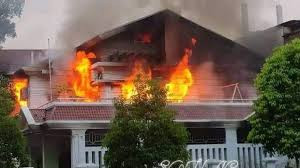 নড়াইলে মাশরাফীর বাড়িতে আগুন