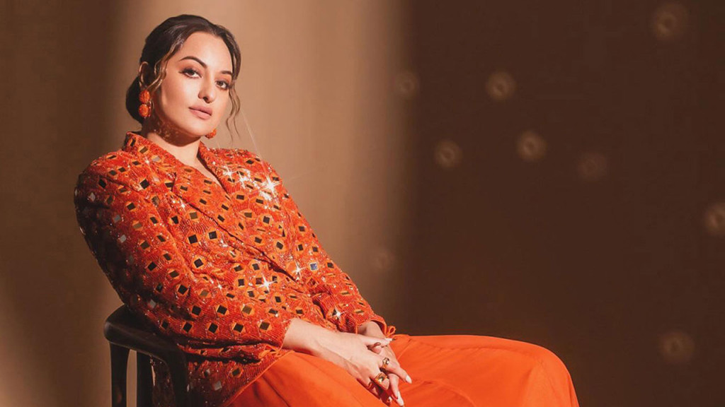 বাবা তৃণমূলের এমপি হলেও কেন রাজনীতিতে আসতে চান না সোনাক্ষী?