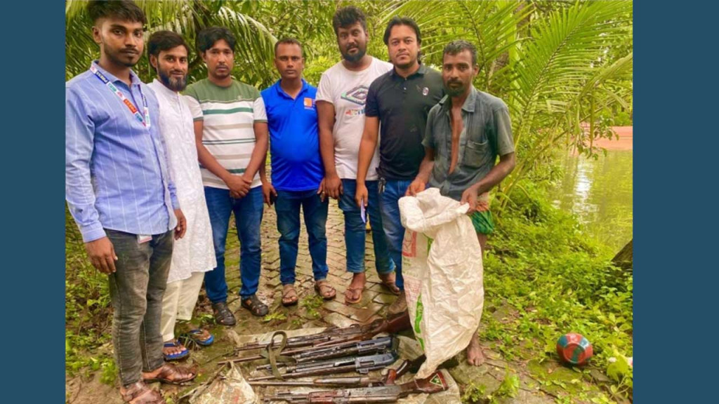 শ্যামনগর থানার লুট হওয়া অস্ত্র ও গুলি পুকুরের পাড় থেকে উদ্ধার