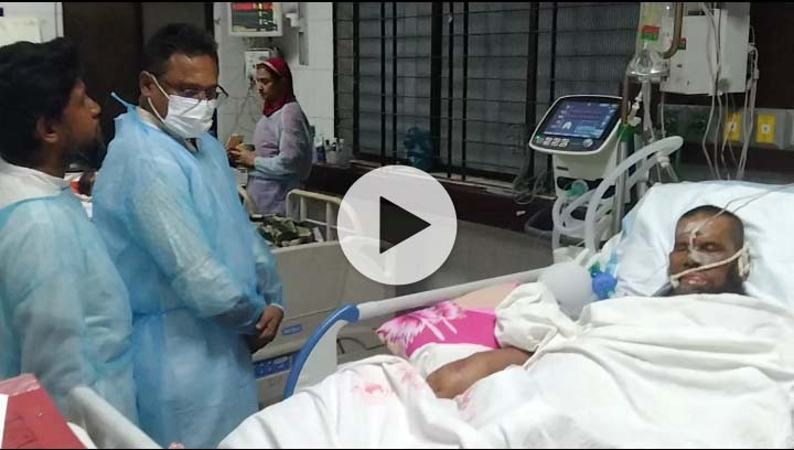 বৃষ্টি আর জলাবদ্ধতায় চরম দুর্ভোগে রাজধানীবাসী