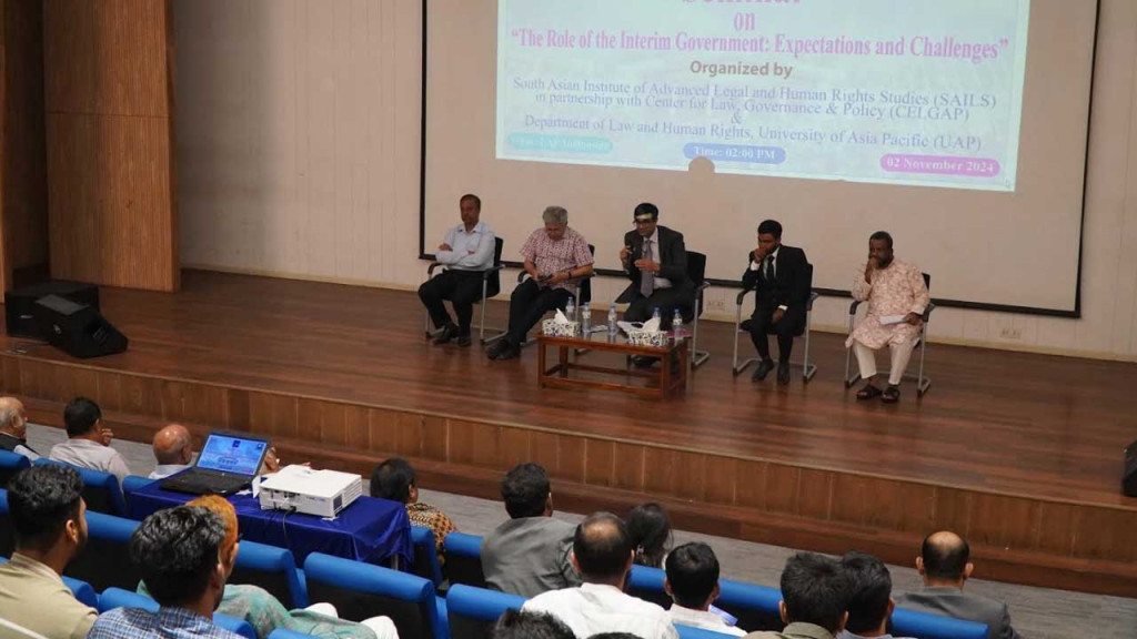 মৃত মায়ের কোল থেকে উদ্ধার শিশুটির জ্ঞান ফেরেনি