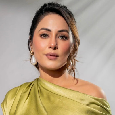 ক্যান্সারে আক্রান্তের মাঝে অভিনয়ে ফিরছেন হিনা খান