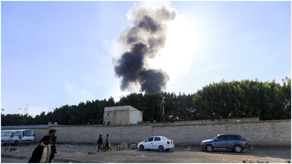 পাপারাজ্জিদের দেখে রেগে গেলেন হৃতিক!