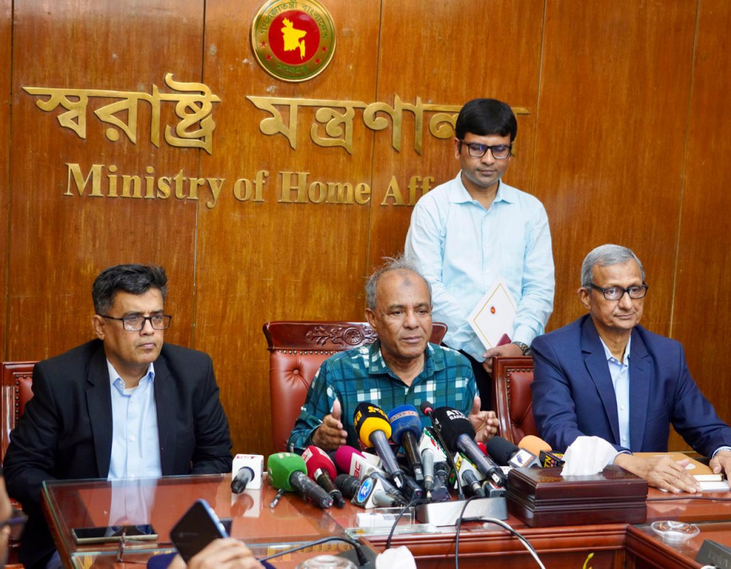 আইনশৃঙ্খলার উন্নয়নে অপারেশন আরো জোরদার করা হচ্ছে- স্বরাষ্ট্র উপদেষ্টা