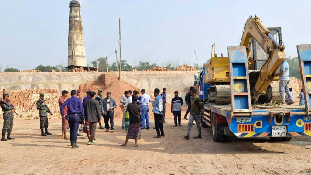 দুর্দান্ত বোলিয়ে লঙ্কানদের নাগালে রাখলেন রিশাদ-মুস্তাফিজ