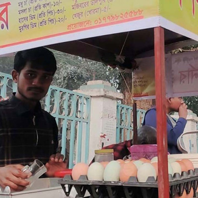 মুখরোচক খাবার বিক্রি করেই চলে পিন্টুর লেখাপড়া