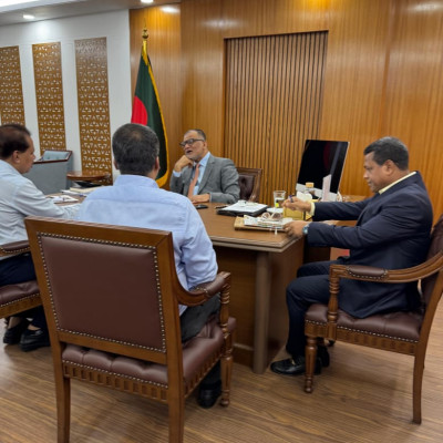 বাণিজ্য উপদেষ্টার সাথে সম্মিলিত ব্যবসায়ী পরিষদের নেতৃবৃন্দের বৈঠক