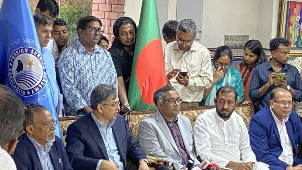 নরসিংদীতে দুপক্ষের সংঘর্ষে পুলিশ কর্মকর্তাসহ ৫ জন গুলিবিদ্ধ