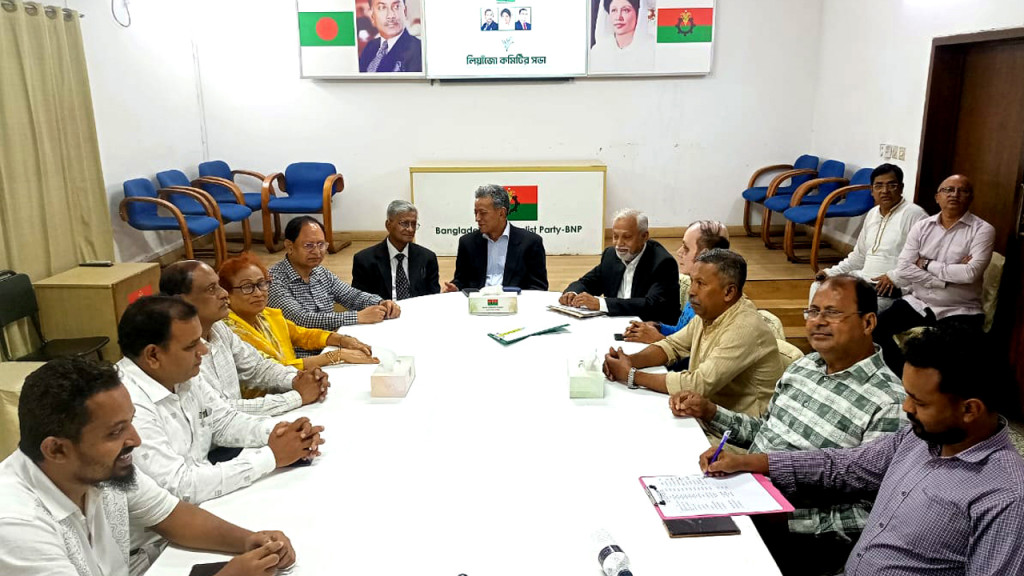 বন্যার্তদের সহায়তায় রাজনৈতিক-ধর্মীয় পরিচয় না দেখার আহ্বান