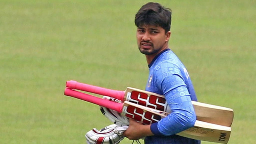 প্লাস্টিকের ব্যাংকে জমানো সব টাকা বন্যার্তদের দিয়ে গেল ছোট্ট আফরা