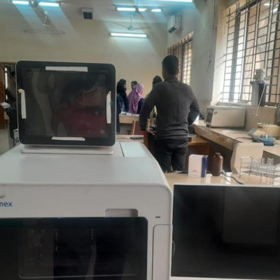 ঠাকুরগাঁওয়ে বিকল পড়ে আছে রক্ত পরীক্ষার মেশিন, বিড়ম্বনায় রোগীরা