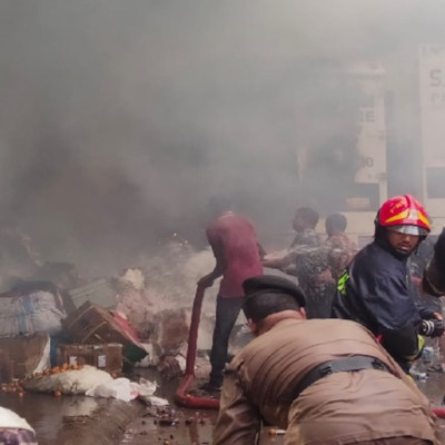 ৪০ মিনিটেরও বেশি সময় পর এসএ পরিবহন কার্যালয়ের আগুন নিয়ন্ত্রণে