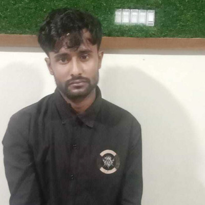 অটোরিকশা ছিনতাই করতে চালককে গলা কেটে হত্যা