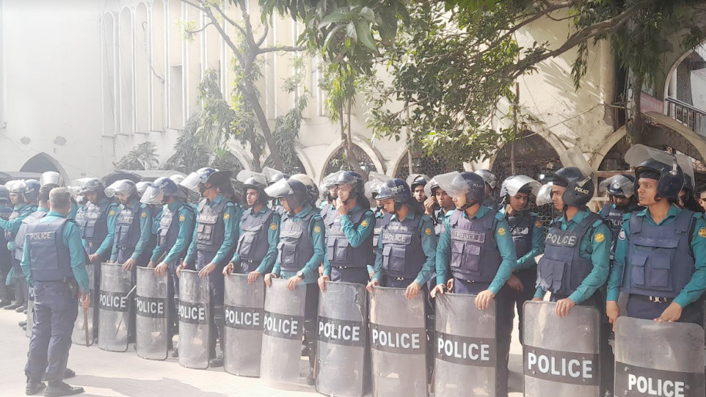 ইসলামী আন্দোলনের কর্মসূচি ঘিরে বায়তুল মোকাররমে নিরাপত্তা জোরদার