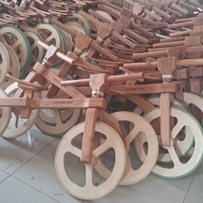 বাগেরহাটে তৈরি কাঠের সাইকেল যাচ্ছে ইউরোপ