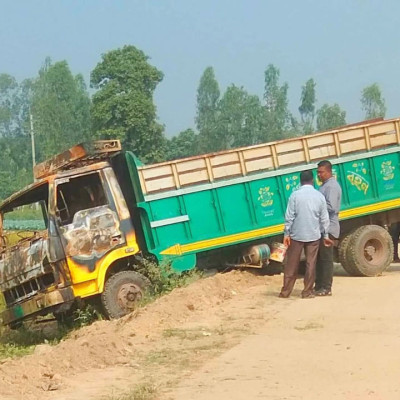 পেট্রল বোমায় পুড়লেন ট্রাকচালক আরিফুল