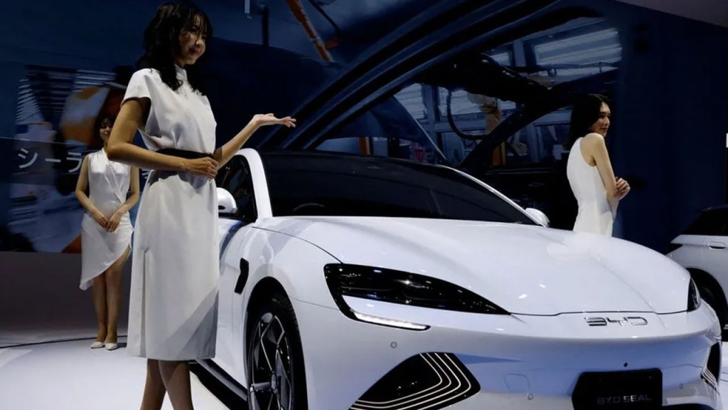 বৈদ্যুতিক গাড়ি বিক্রিতে টেসলাকে ছাড়িয়ে গেল চীনের বিওয়াইডি