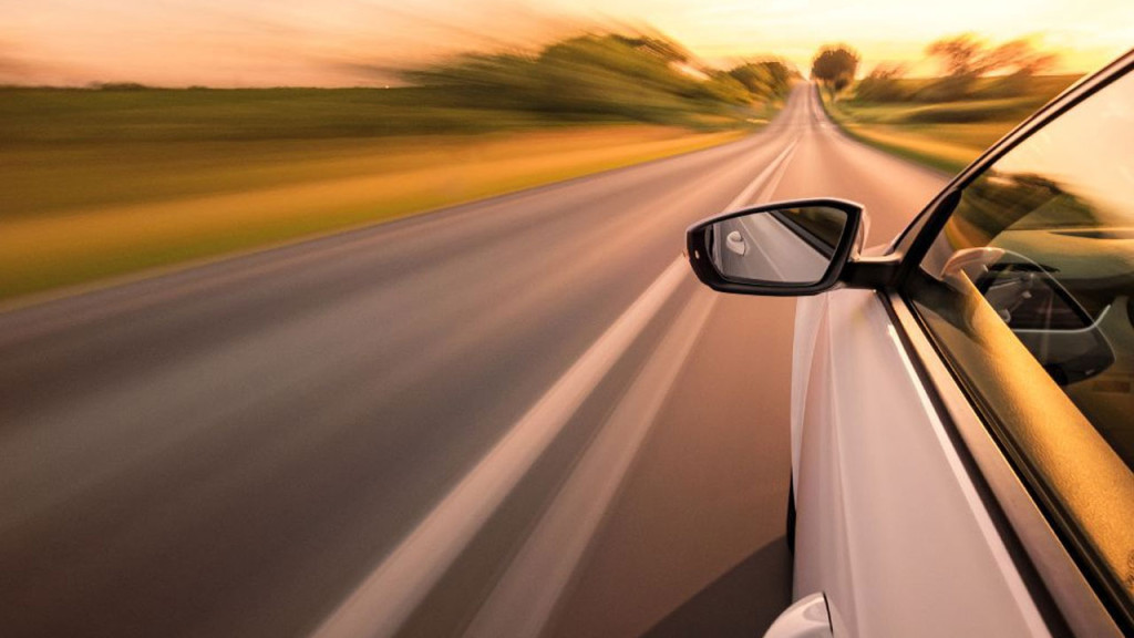 বেপরোয়া গতিতে গাড়ি চালালে সতর্ক করবে গুগল