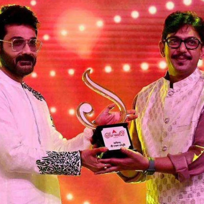 সেরা বাঙালি’ পুরস্কার পেলেন চঞ্চল চৌধুরী