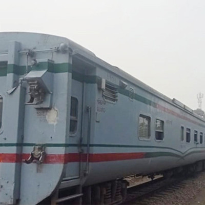 চট্টগ্রামে বগি রেখে চলে গেল ইঞ্জিন