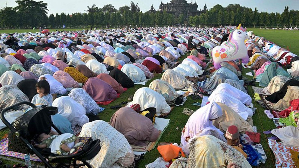 ছবিতে বিশ্বজুড়ে ঈদুল ফিতর উদযাপন