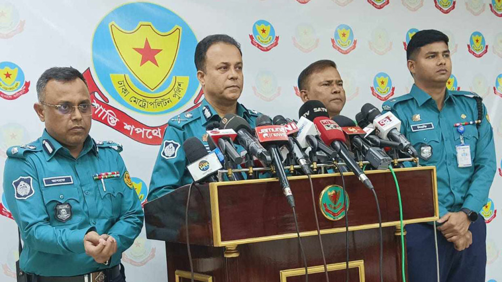 চায়ের চুমুকের দুই মালিক ও কাচ্চি ভাইয়ের ম্যানেজার আটক