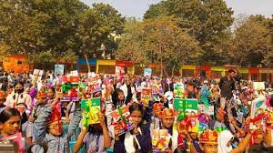 নতুন বই পেয়ে আনন্দে আত্মহারা শিক্ষার্থীরা