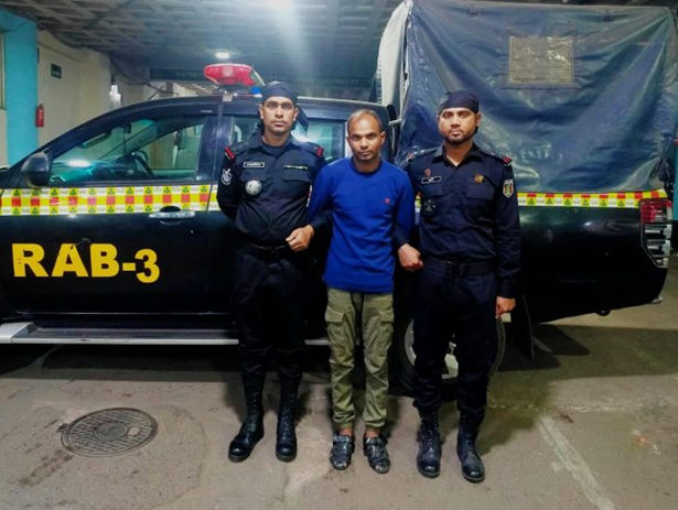 ১৭ বছরের পলাতক আসামী গ্রেফতার