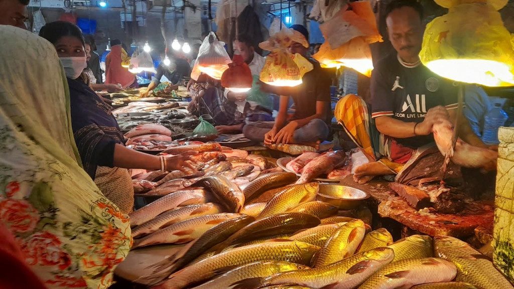 কমে ১০ বাড়ে ১০০, বাজার যেন ‘পাগলা ঘোড়া’
