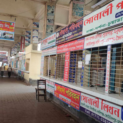 ফাঁকা গাবতলী, দু-একজন যাত্রী এলেও ছাড়ছে না বাস