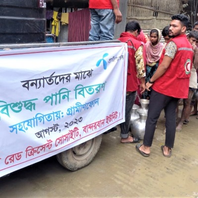 বন্যাদুর্গত ১০ হাজার পরিবারের পাশে গ্রামীণফোন