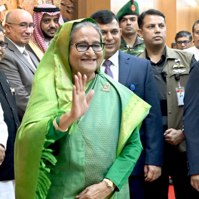 সৌদি আরব থেকে দেশে ফিরেছেন প্রধানমন্ত্রী