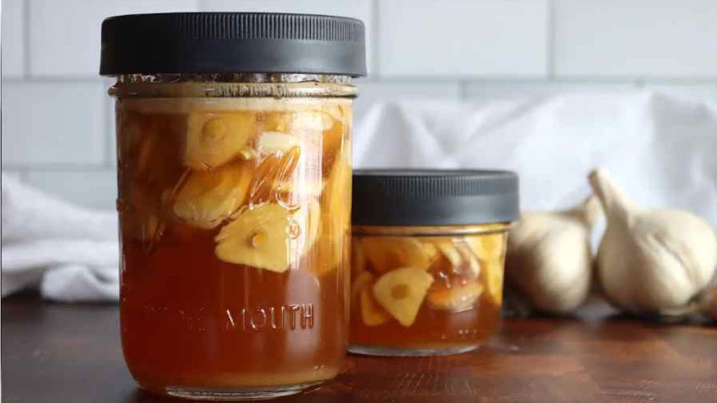 রসুনের সঙ্গে মধু মিশিয়ে খেলে উপকারিতা বাড়ে কয়েক গুণ