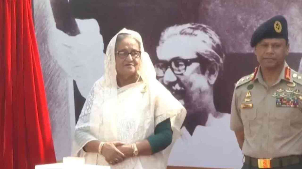 বিজয় সরণিতে ‘মৃত্যুঞ্জয়ী প্রাঙ্গণ’ উদ্বোধন করলেন প্রধানমন্ত্রী