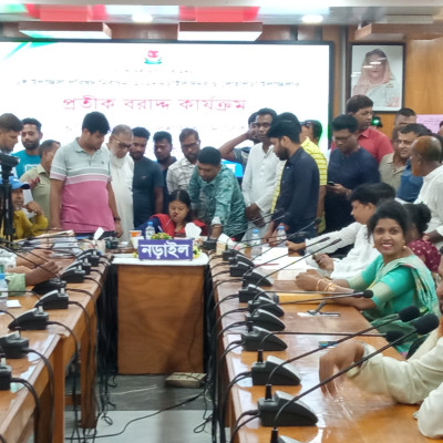 নড়াইল ও লোহাগড়ায় প্রার্থীদের মাঝে প্রতীক বরাদ্দ